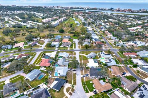 A home in SEMINOLE