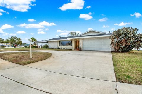 A home in SEMINOLE