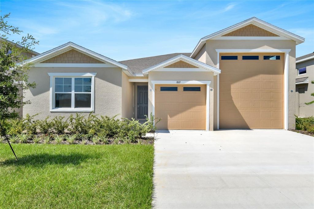 Photo of 1011 Wisteria Way, Dundee, FL 33838 (MLS # S5123066)
