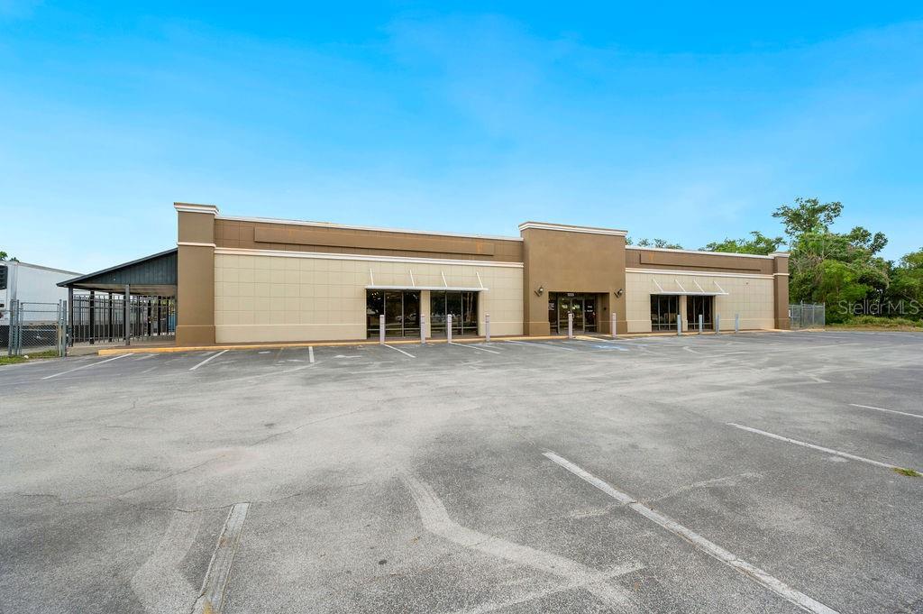 1225 N Combee Rd Lakeland, Fla 33805 -PRIME commercial & retail space available. 4.34 acres. Air conditioned Building (13,240 sq ft)in excellent condition - 30 parking spaces including handicap & 630 ft of road frontage. This terrific property has much to offer, 90% of the main structure in under AC and OPEN SPAN, 2 large ADA compliant bathrooms , 2 Air conditioned offices, large reception area, complete with loading dock 2 ft from grade.+, roll-up door. There is plenty of warehouse/storage ...non-air conditioned area, along with 2 small offices in the rear of the building. Opportunities abound with this property, as the main building is situated to the farthest point north of the property , leaving room the majority of the vacant land high & dry and ready for its "highest & best use" Easy Ingress and Egress, high density traffic flow, minutes from the I-4 corridor with EASY access East & WEST bound.This location offers unparalleled accessibility and visibility, ensuring maximum exposure and convenience. Key Features: Strategic Location: Located in area commercial zone with significant movement and development. Size: Generous 4.34 acre lot = building: Excellent connectivity to major transportation routes, facilitating seamless logistics and operations. Development Potential: Zoning for commercial use development of large businesses in potential area
See the E -flyer/memorandum/hyper link attached in this listing