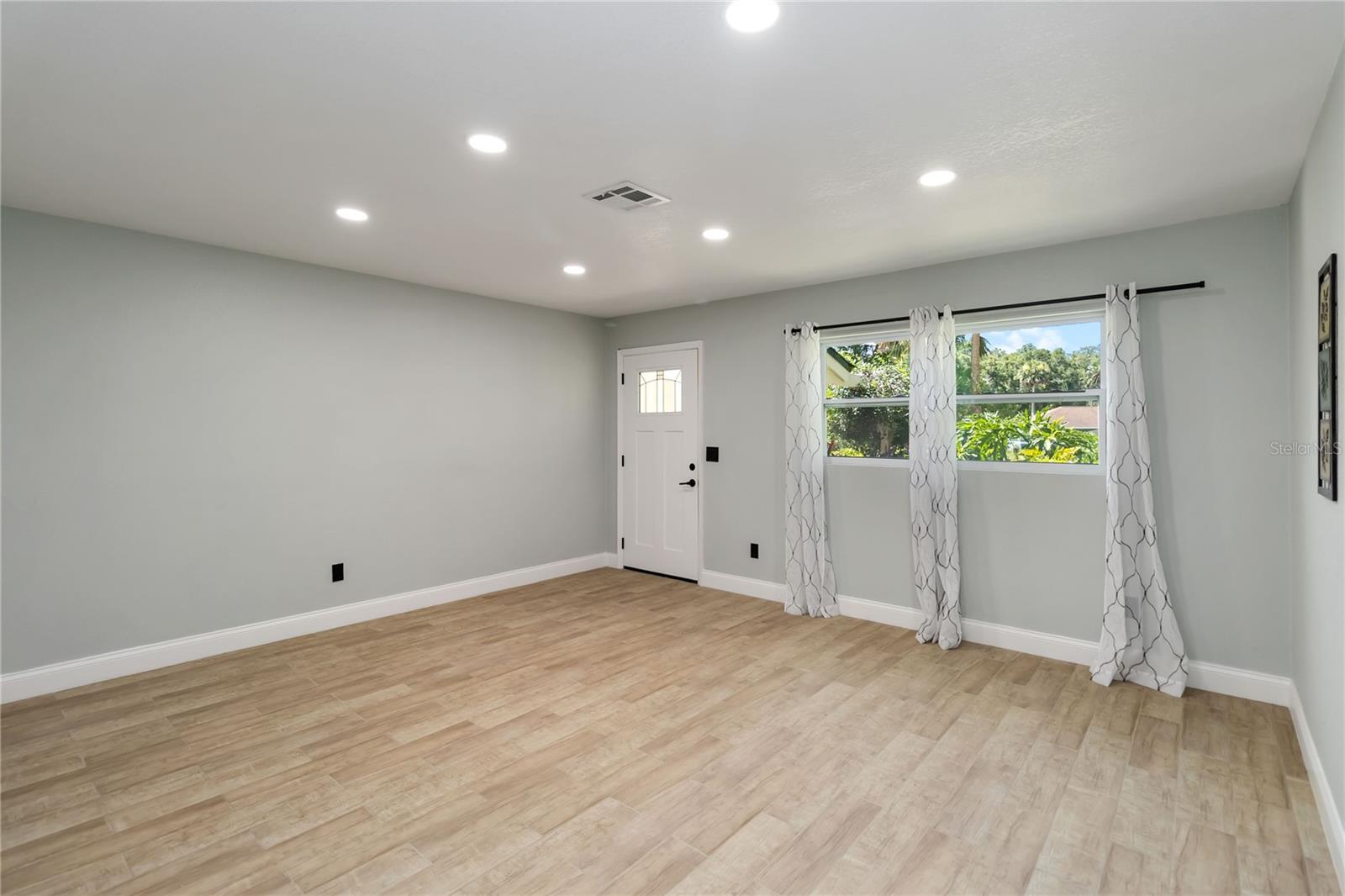 2065 LA VALLEY LN