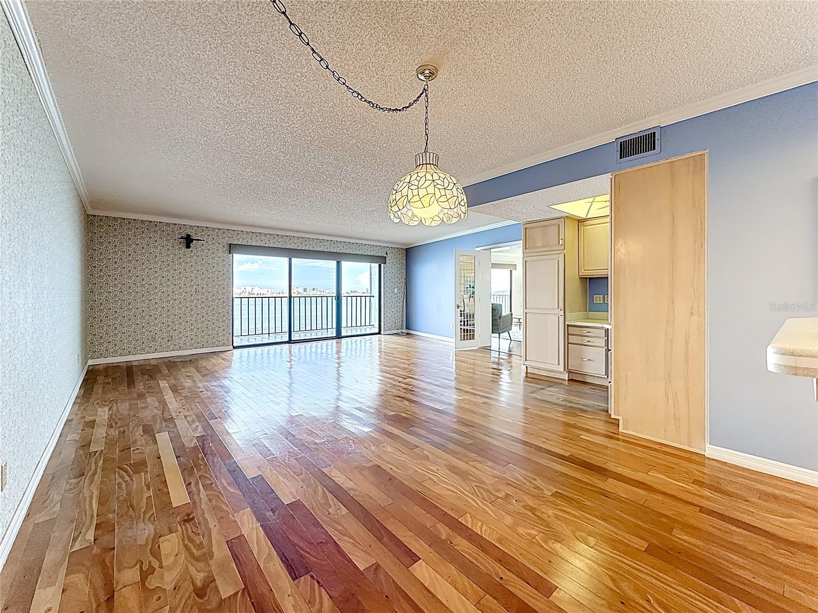 VIEWPOINT-ON-THE-BAY CONDO - Residential