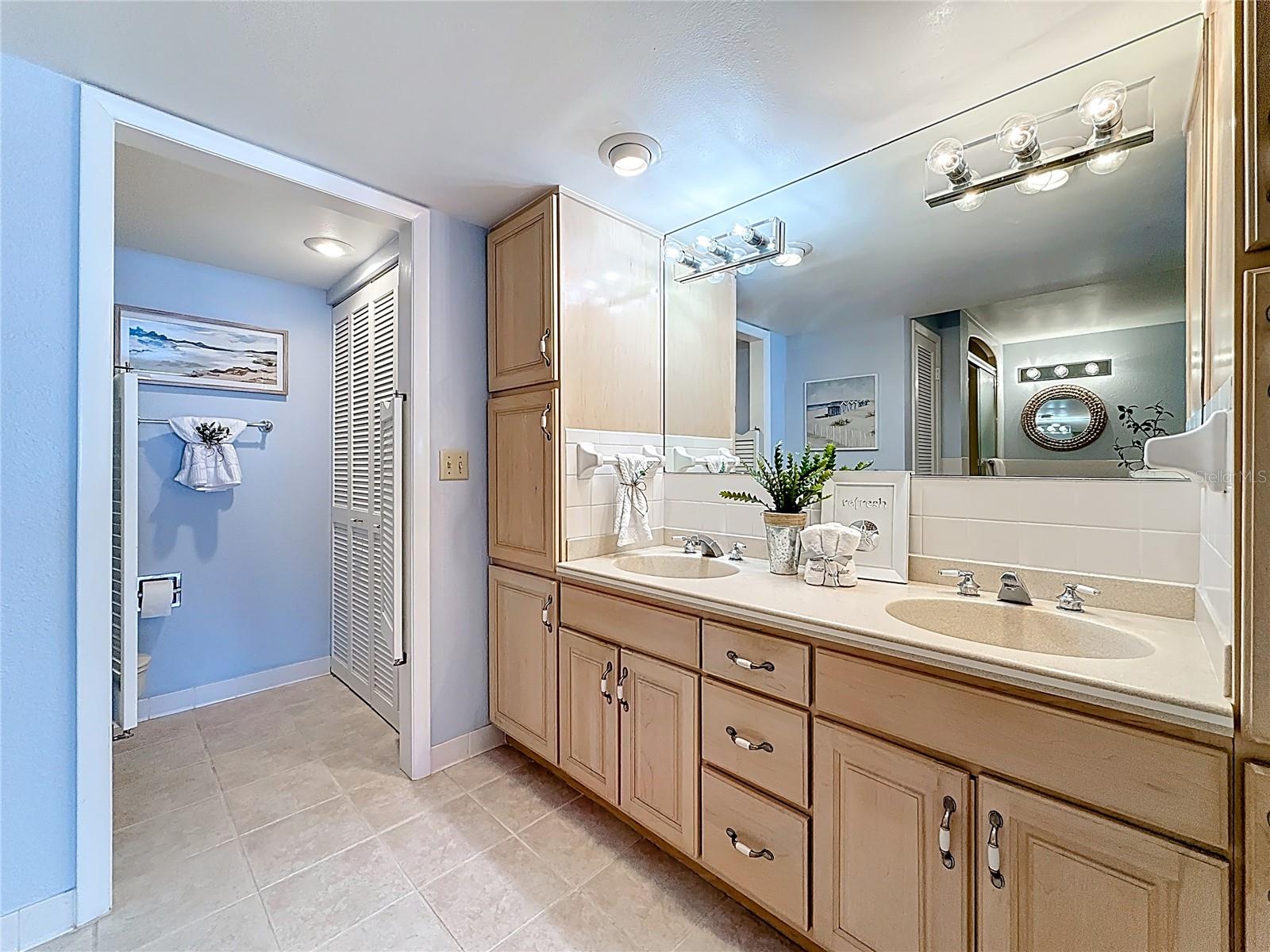 VIEWPOINT-ON-THE-BAY CONDO - Residential