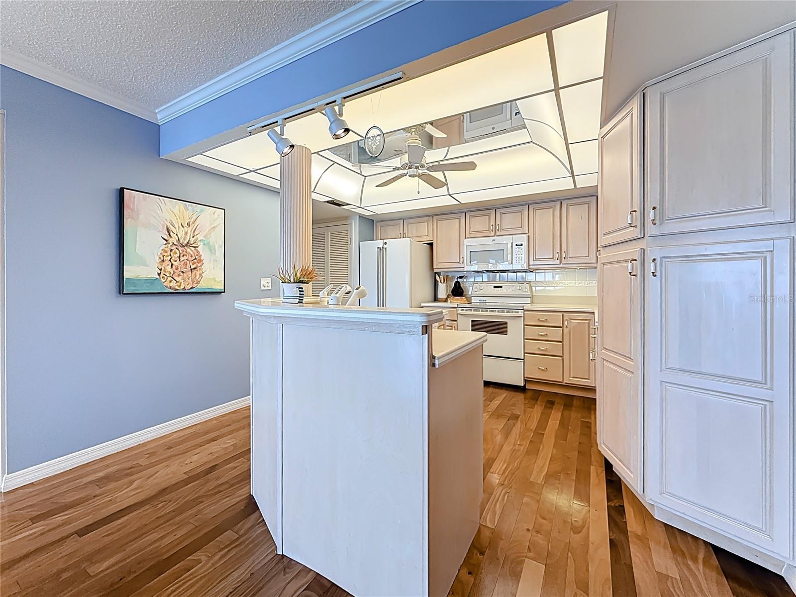 VIEWPOINT-ON-THE-BAY CONDO - Residential