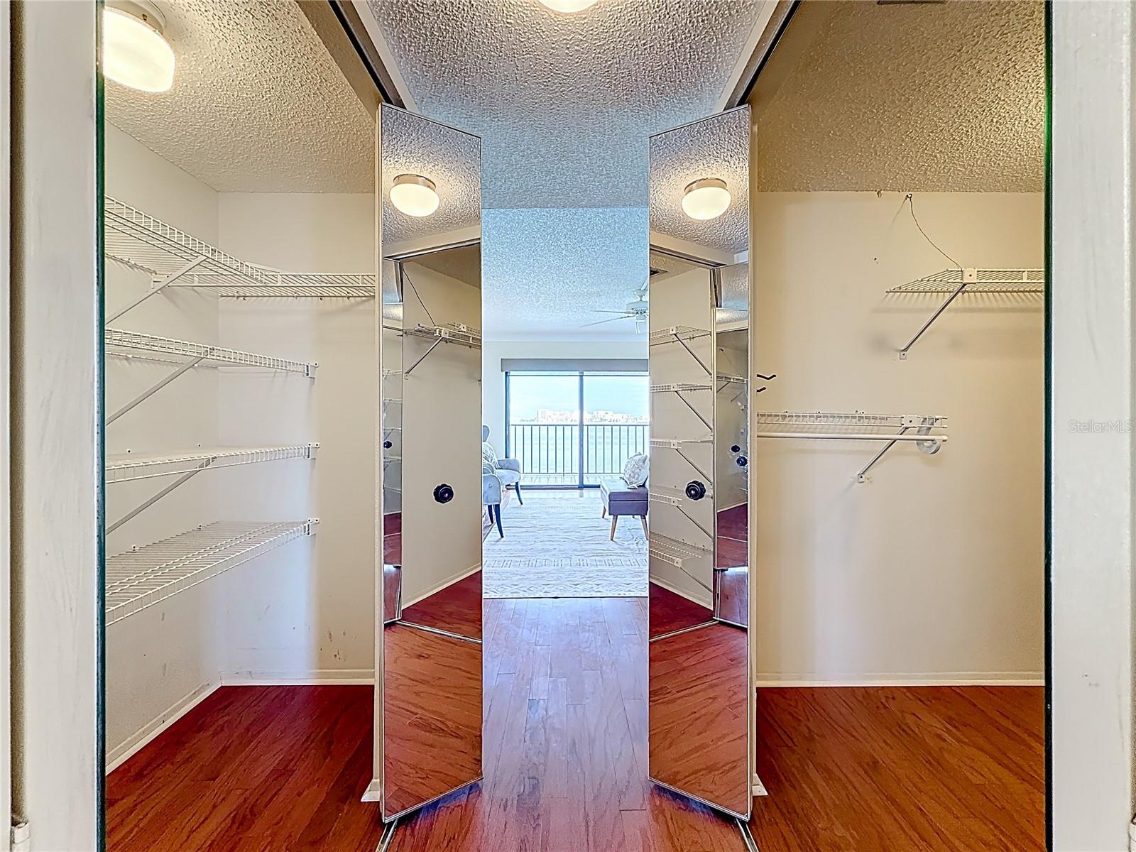 VIEWPOINT-ON-THE-BAY CONDO - Residential