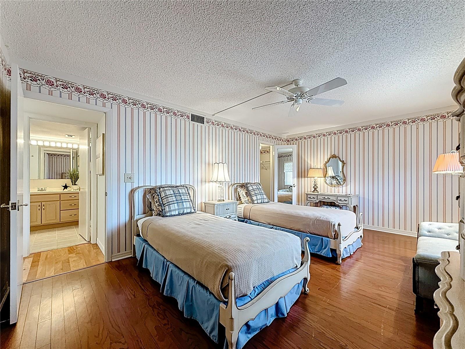 VIEWPOINT-ON-THE-BAY CONDO - Residential