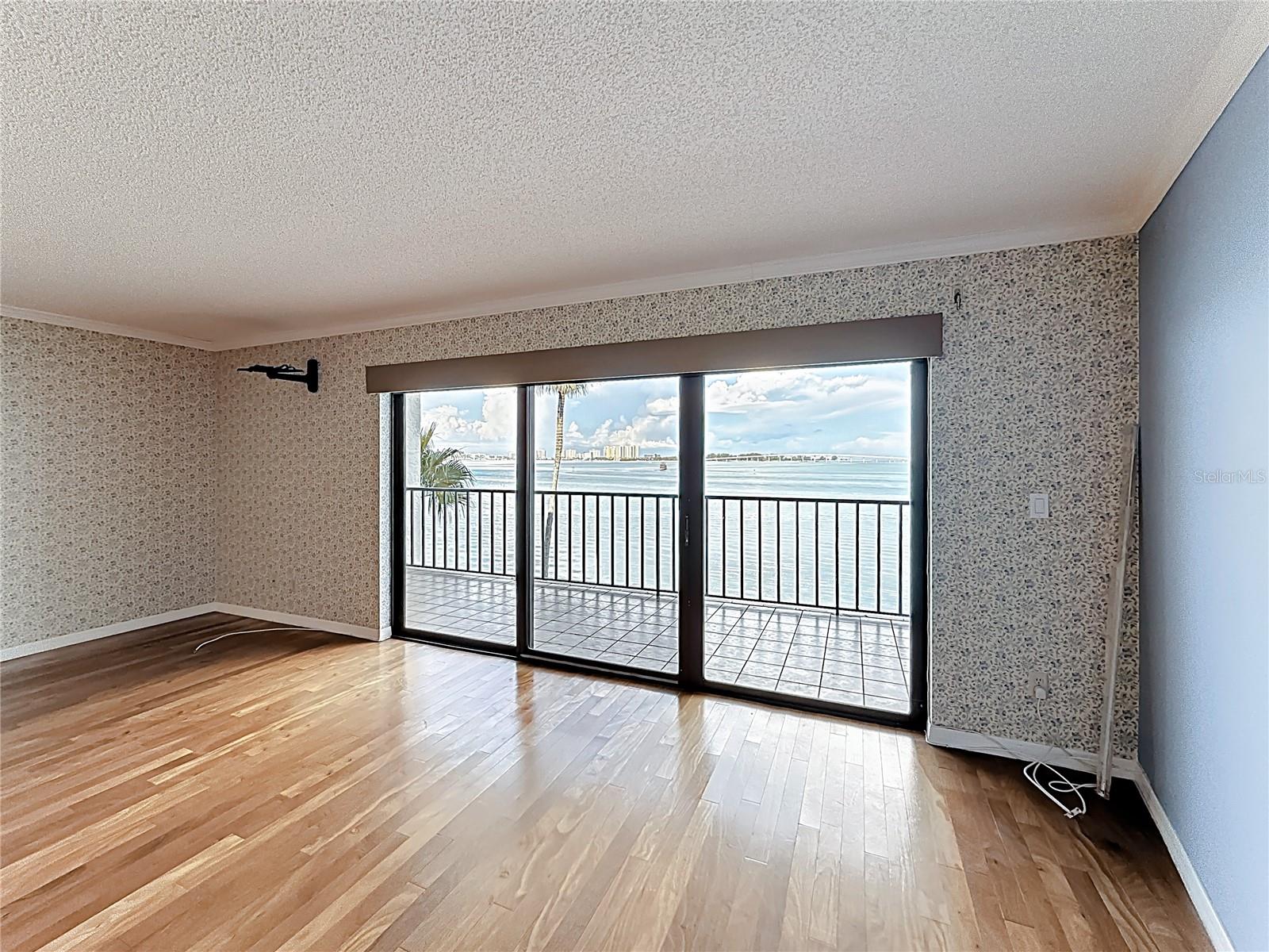 VIEWPOINT-ON-THE-BAY CONDO - Residential