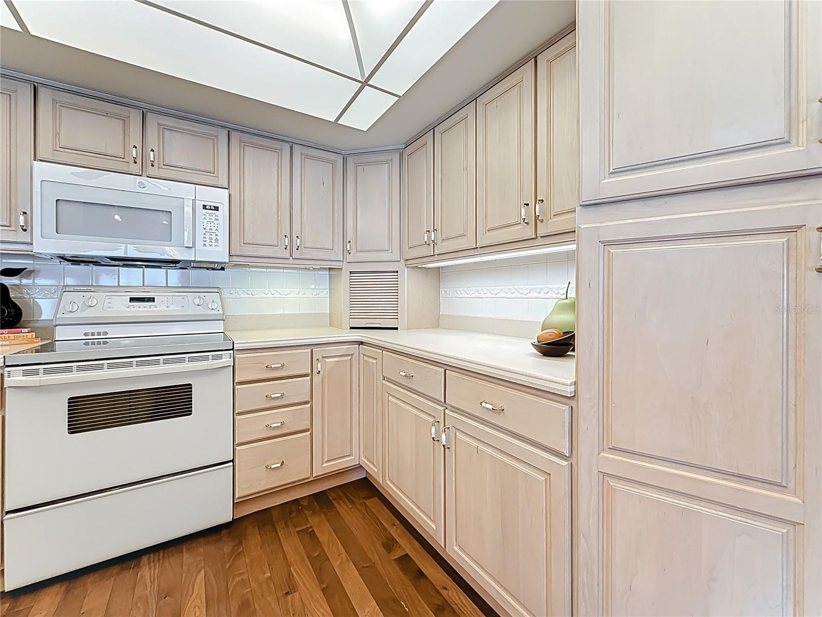 VIEWPOINT-ON-THE-BAY CONDO - Residential