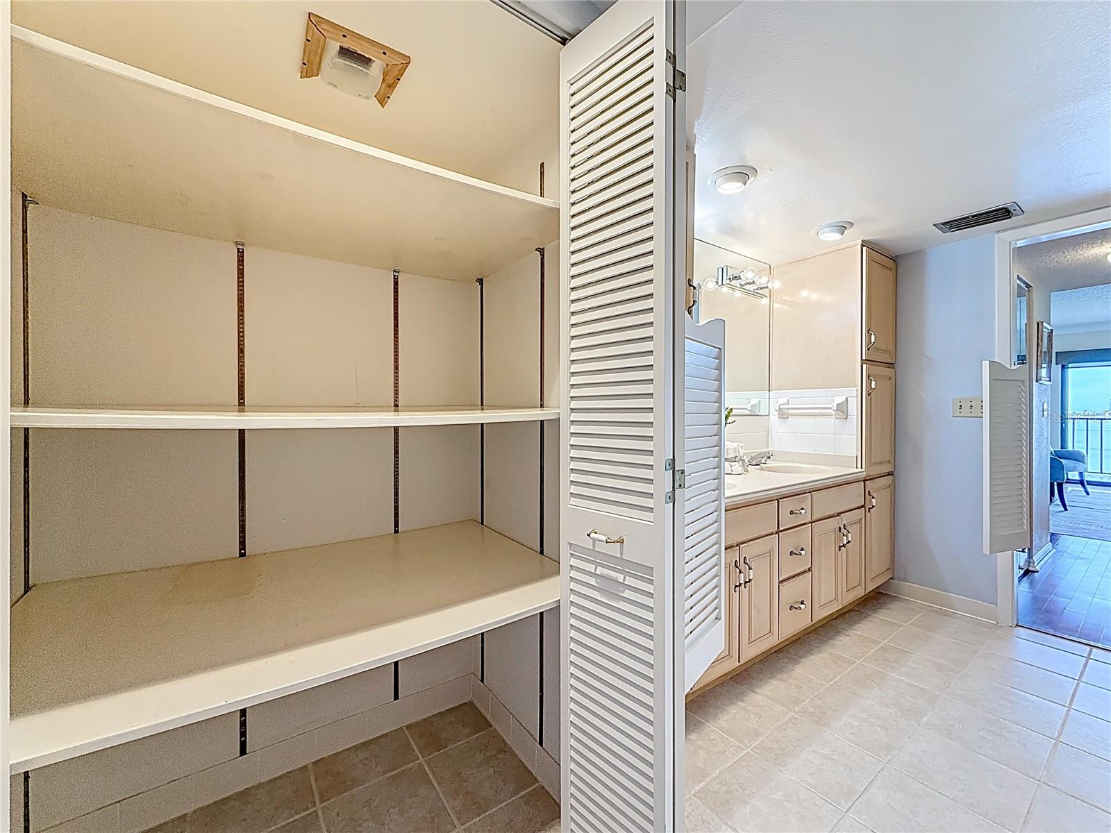 VIEWPOINT-ON-THE-BAY CONDO - Residential