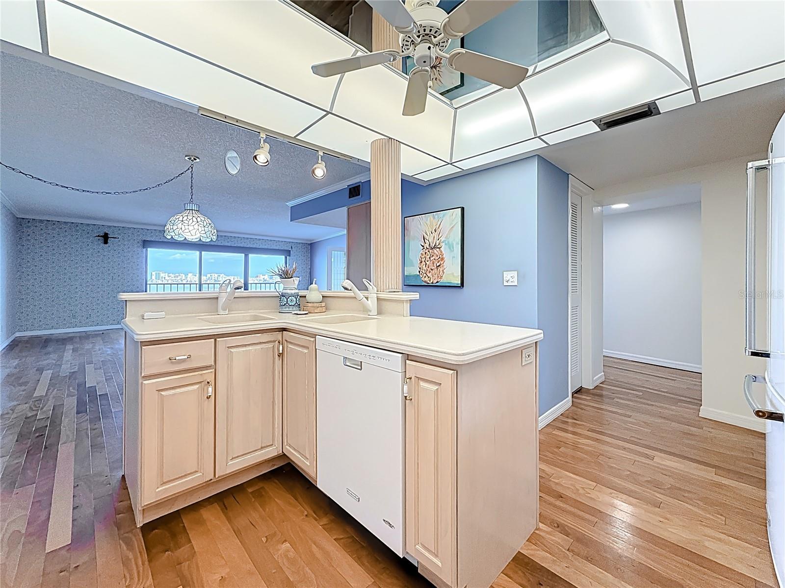 VIEWPOINT-ON-THE-BAY CONDO - Residential