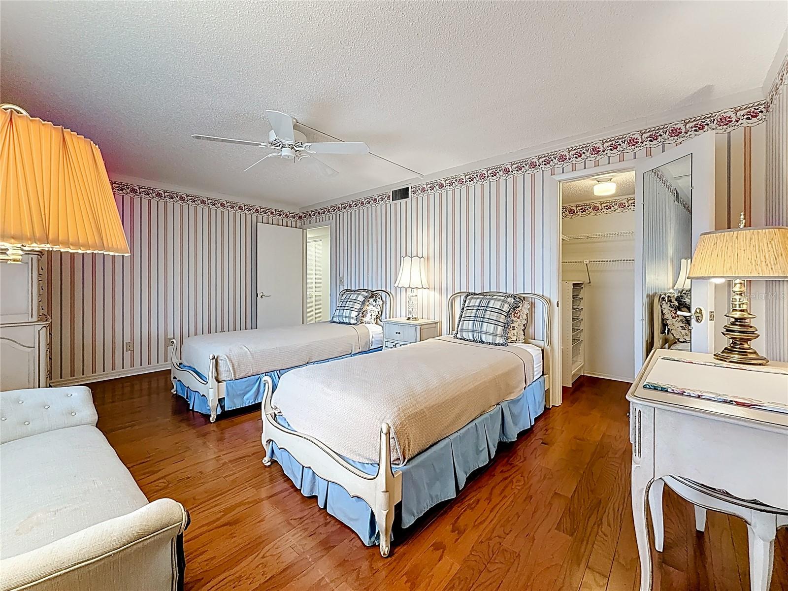 VIEWPOINT-ON-THE-BAY CONDO - Residential