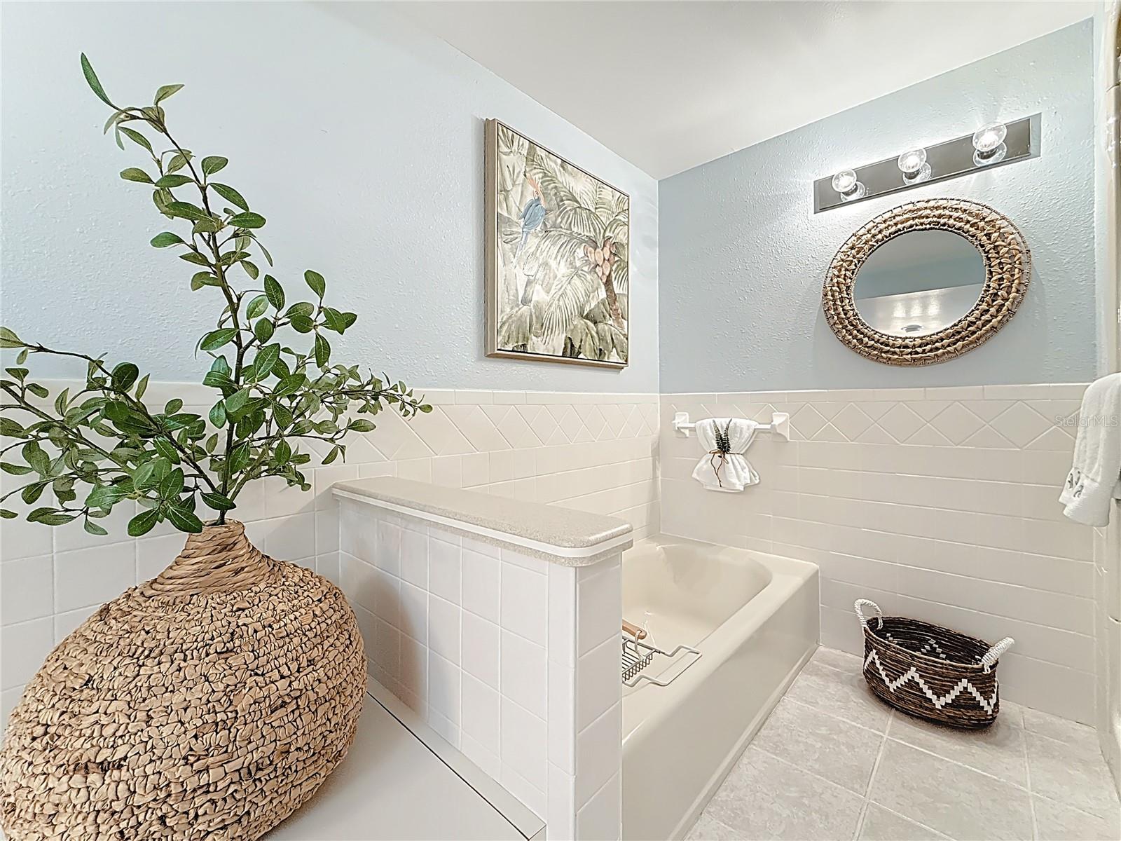 VIEWPOINT-ON-THE-BAY CONDO - Residential