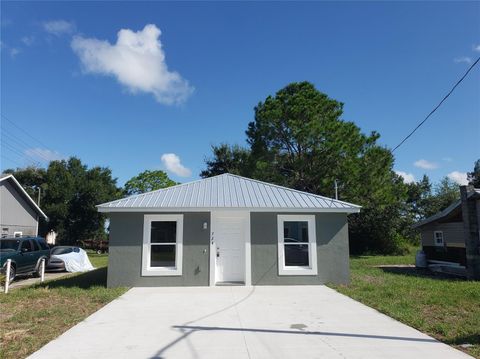 A home in LAKE WALES