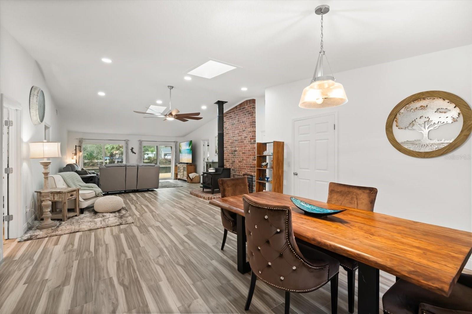 1511 RIVEREDGE COURT