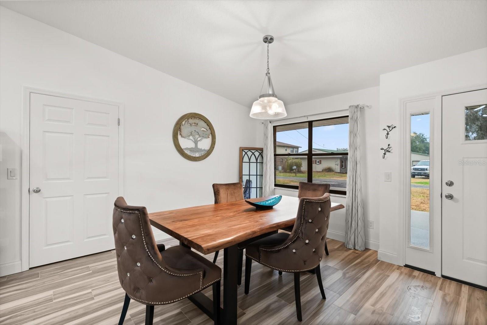 1511 RIVEREDGE COURT