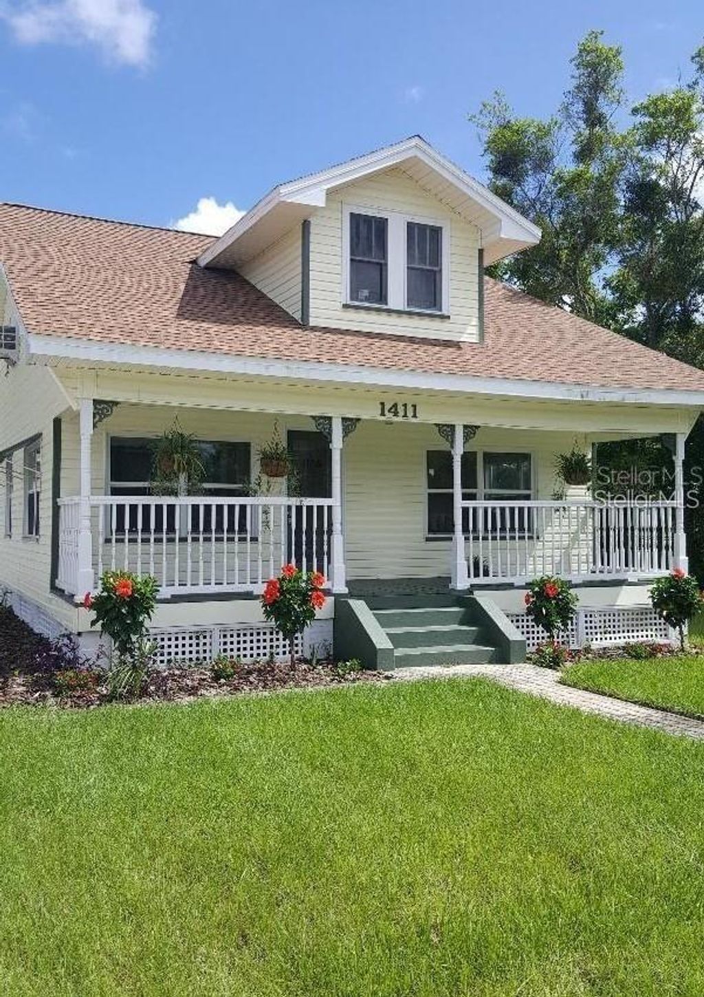 Photo of 1411 E New York Ave, Deland, FL 32724 (MLS # V4948129)