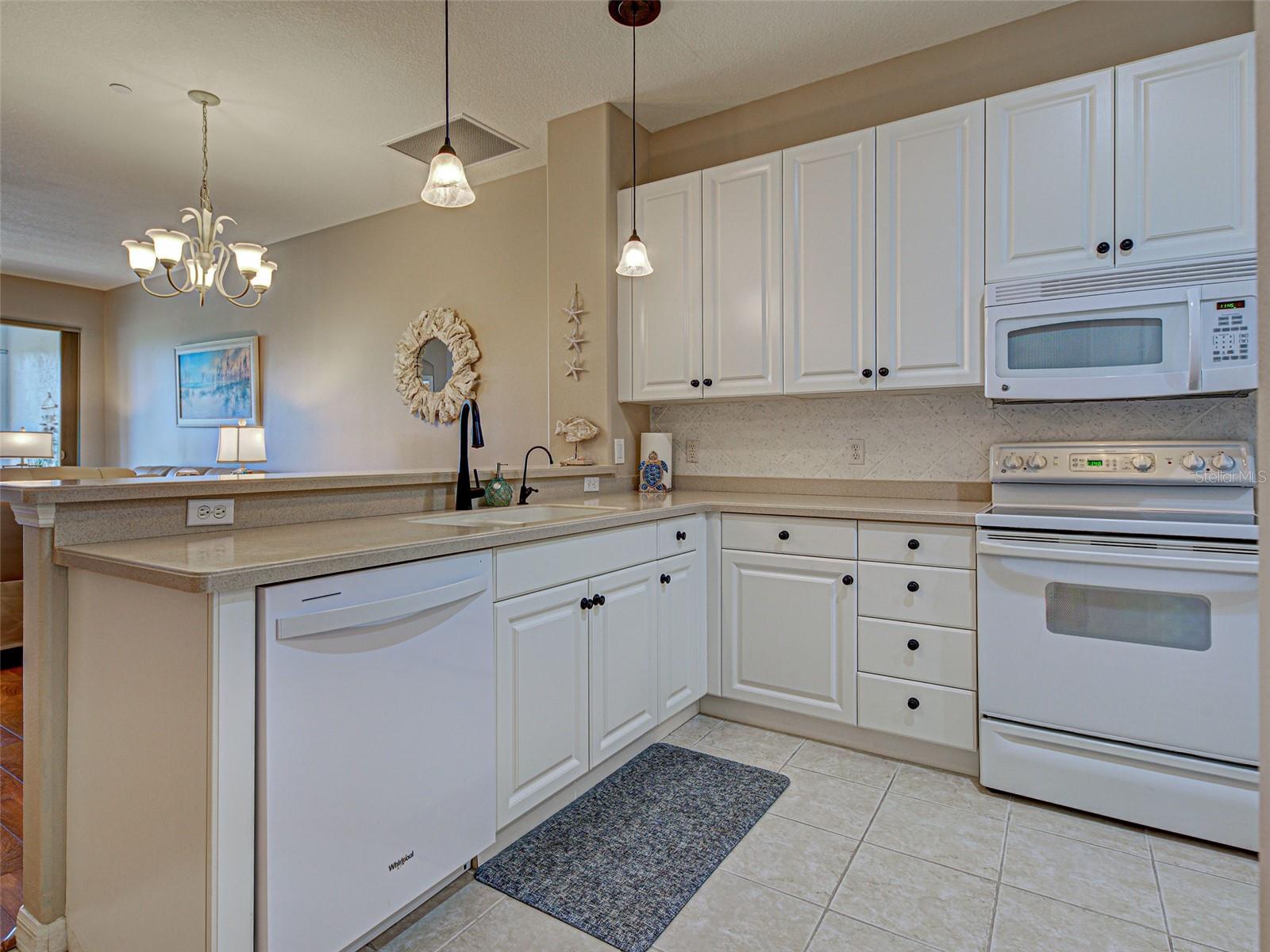 PELICAN POINTE GOLF & COUNTRY CLUB - Residential