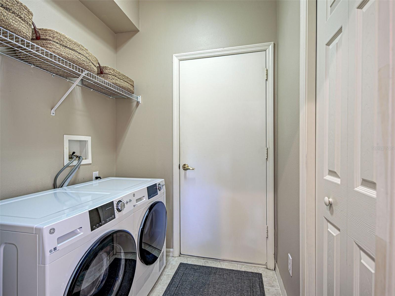 PELICAN POINTE GOLF & COUNTRY CLUB - Residential