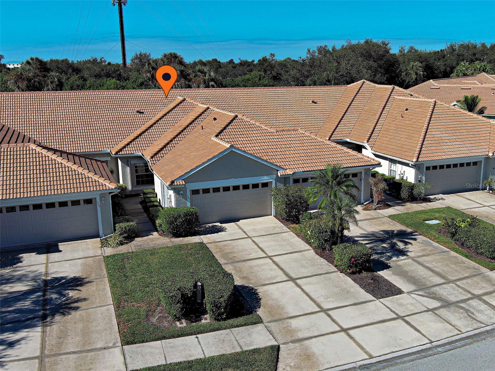 PELICAN POINTE GOLF & COUNTRY CLUB - Residential