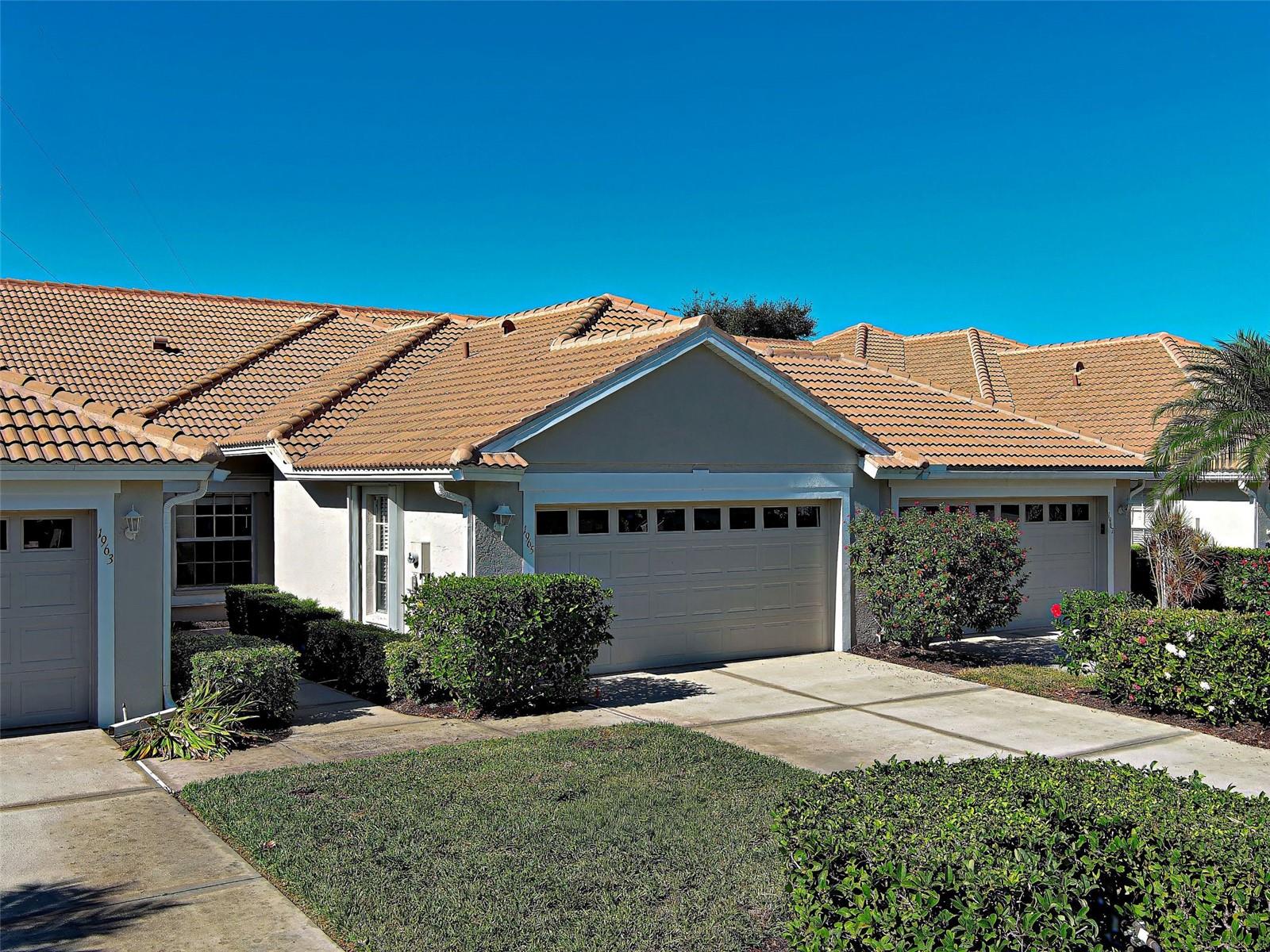 PELICAN POINTE GOLF & COUNTRY CLUB - Residential