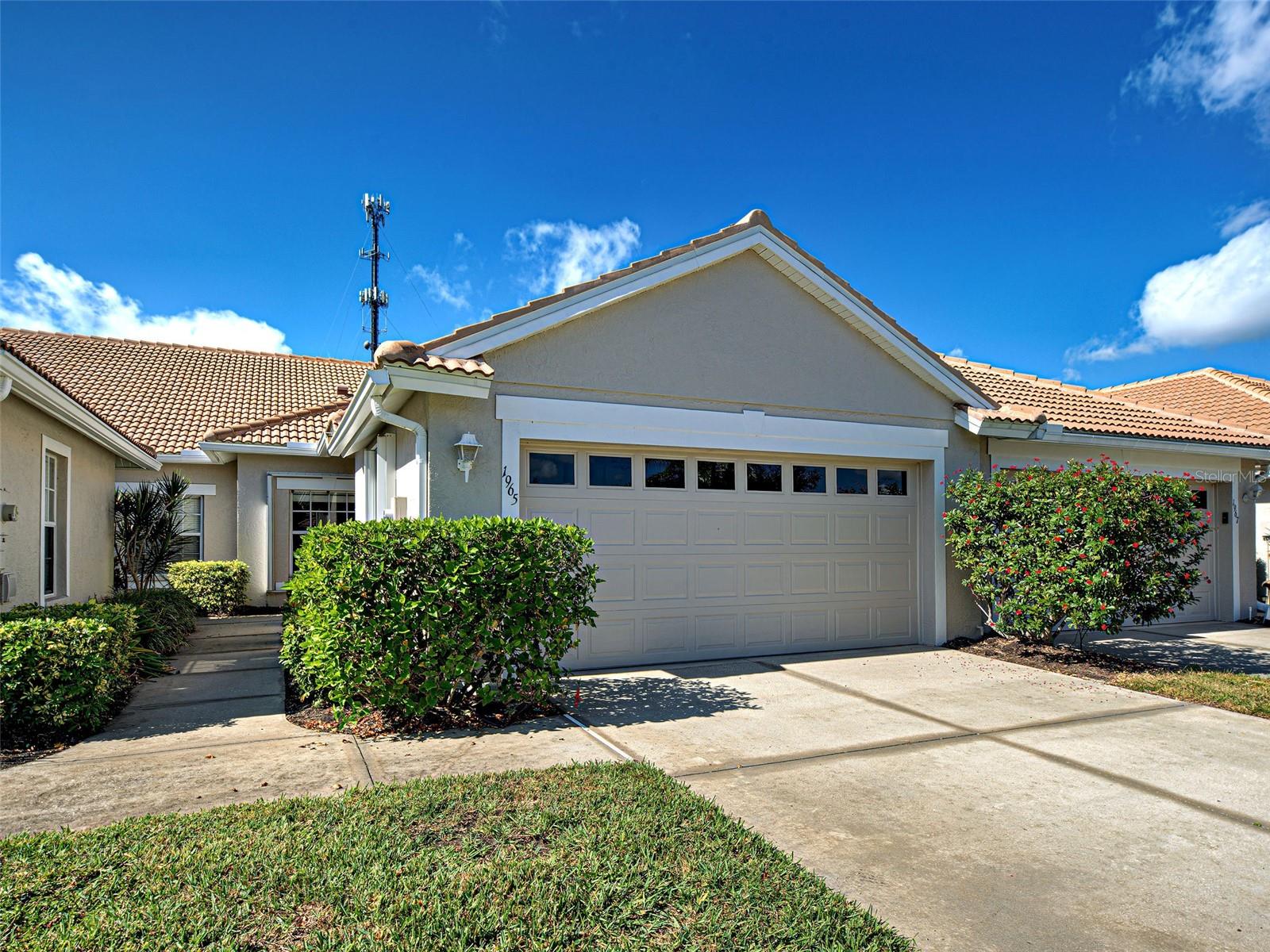 PELICAN POINTE GOLF & COUNTRY CLUB - Residential