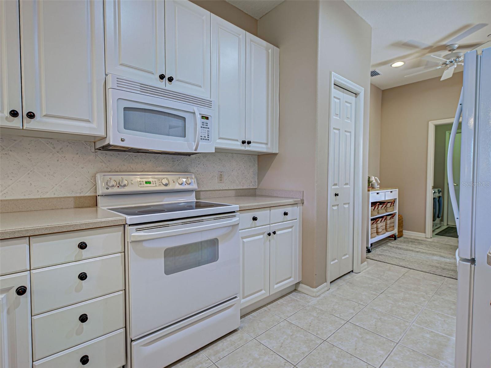 PELICAN POINTE GOLF & COUNTRY CLUB - Residential