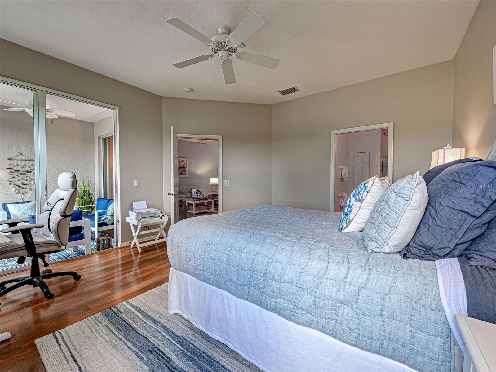 PELICAN POINTE GOLF & COUNTRY CLUB - Residential