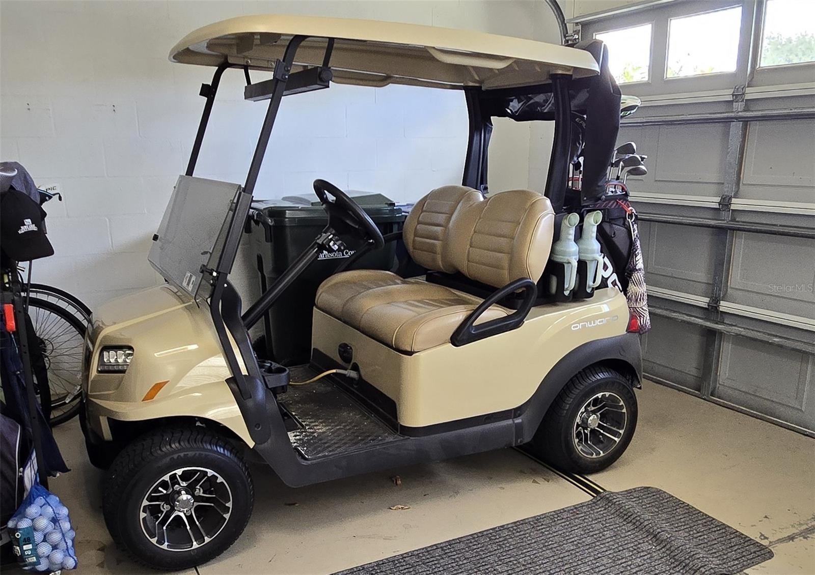 PELICAN POINTE GOLF & COUNTRY CLUB - Residential