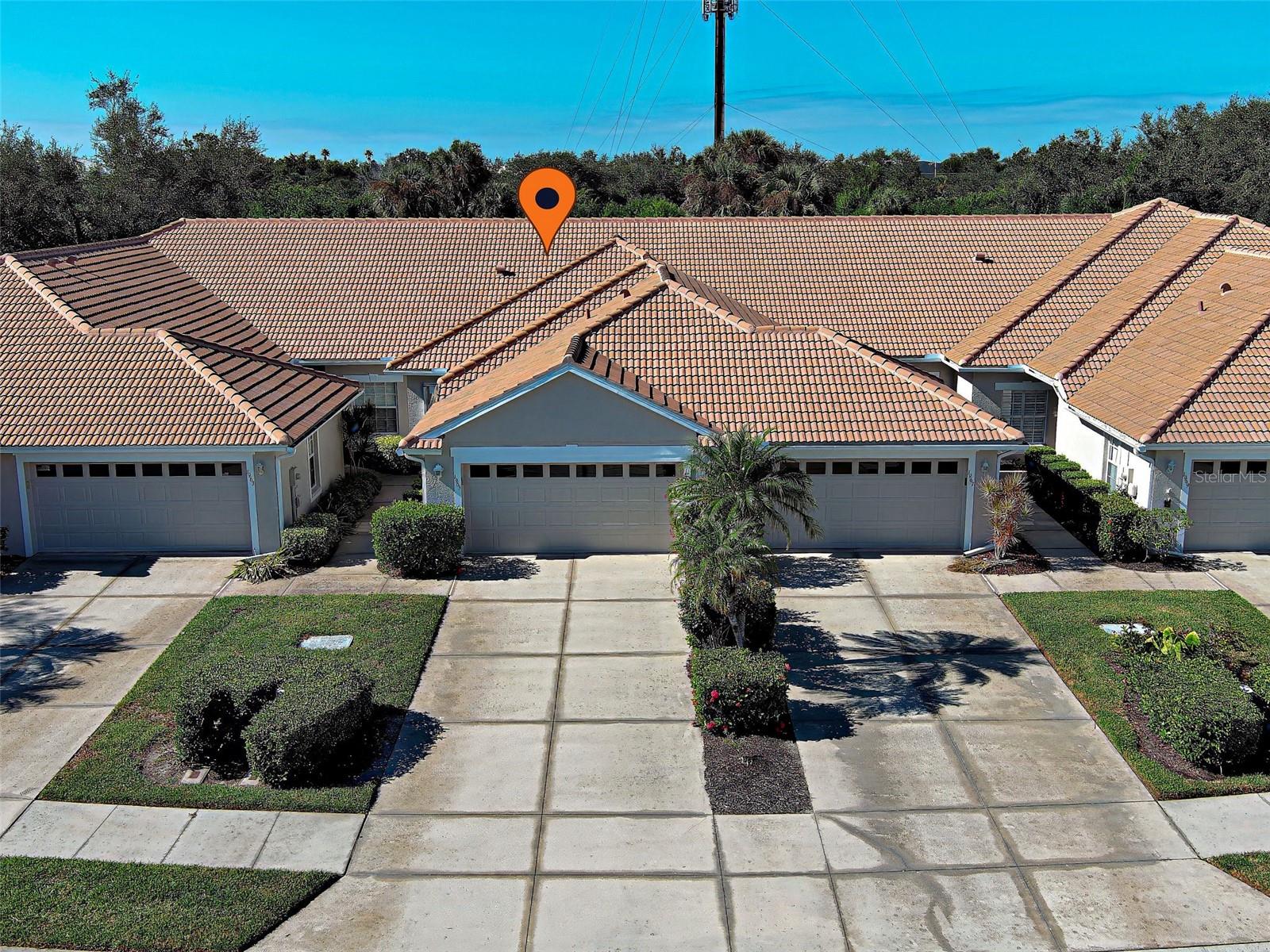 PELICAN POINTE GOLF & COUNTRY CLUB - Residential