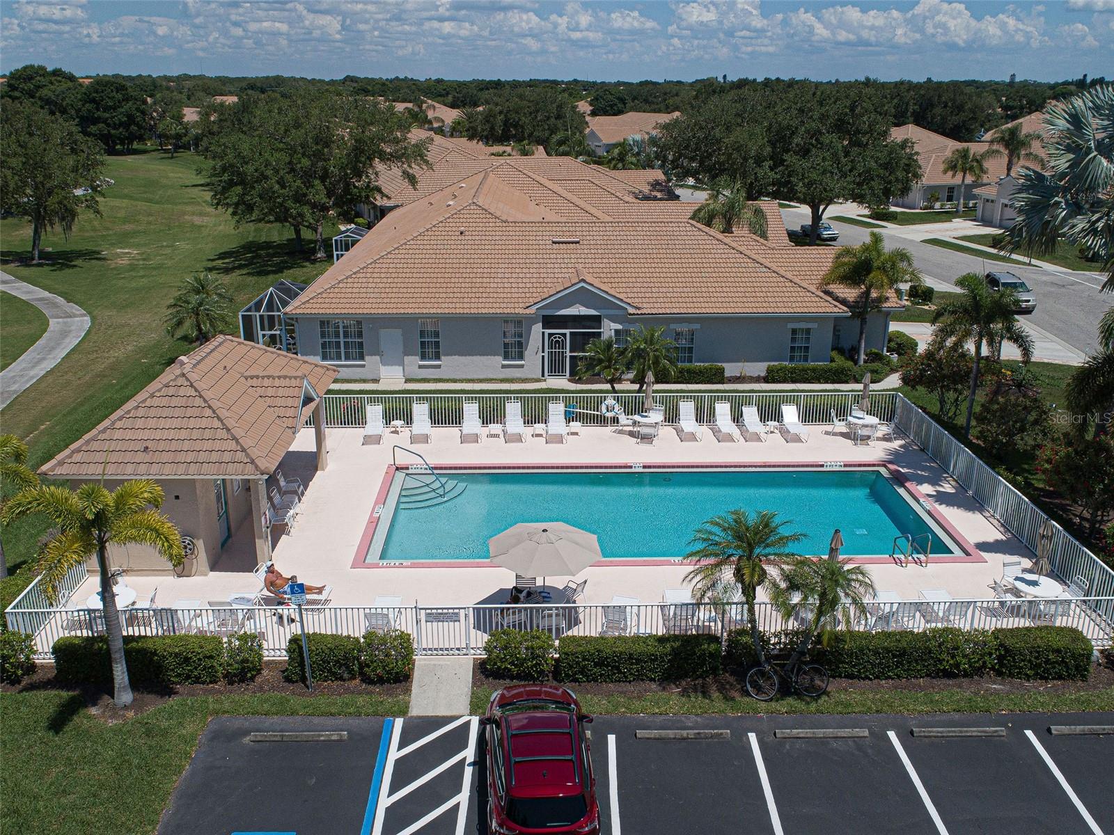 PELICAN POINTE GOLF & COUNTRY CLUB - Residential
