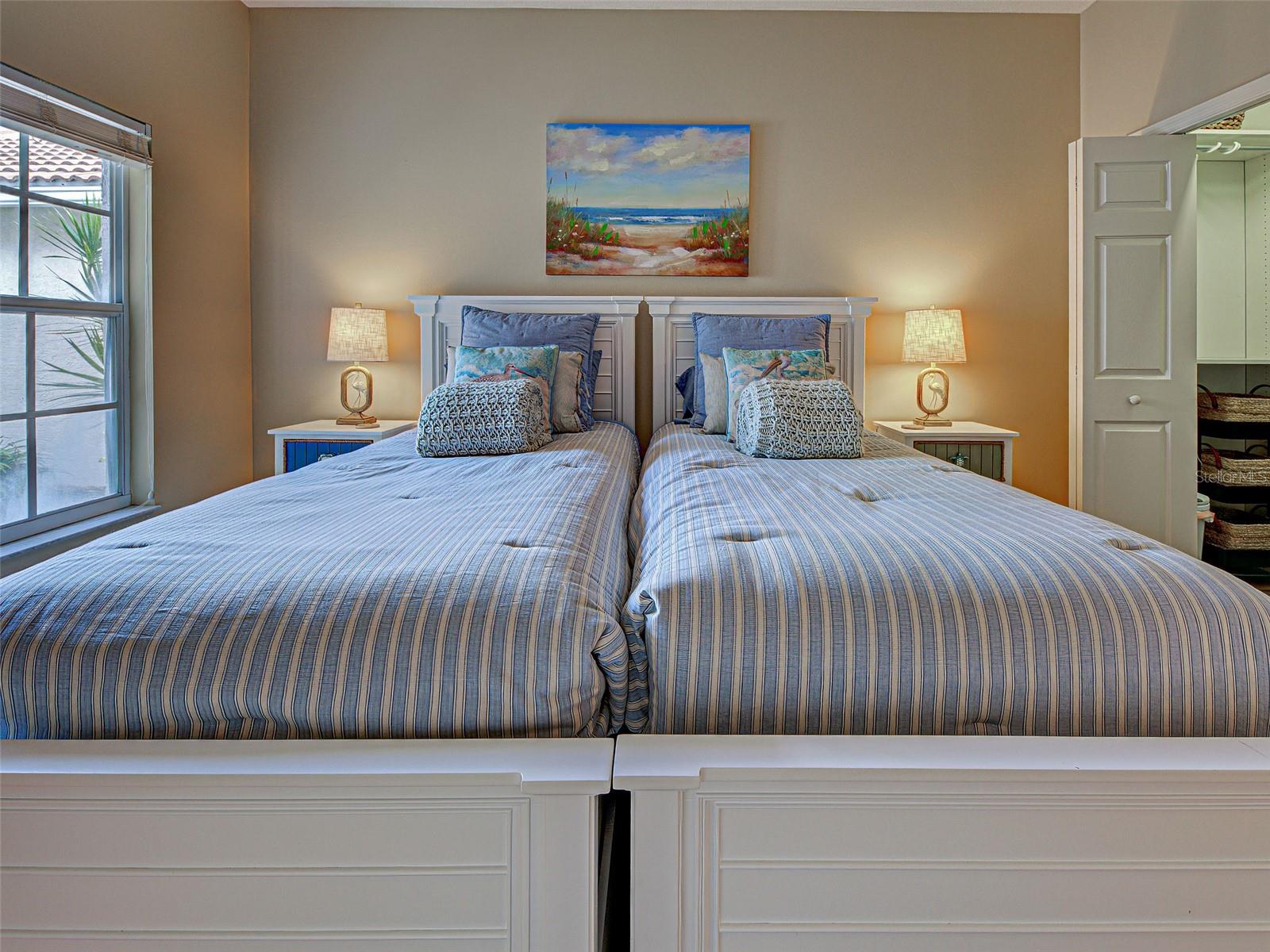 PELICAN POINTE GOLF & COUNTRY CLUB - Residential