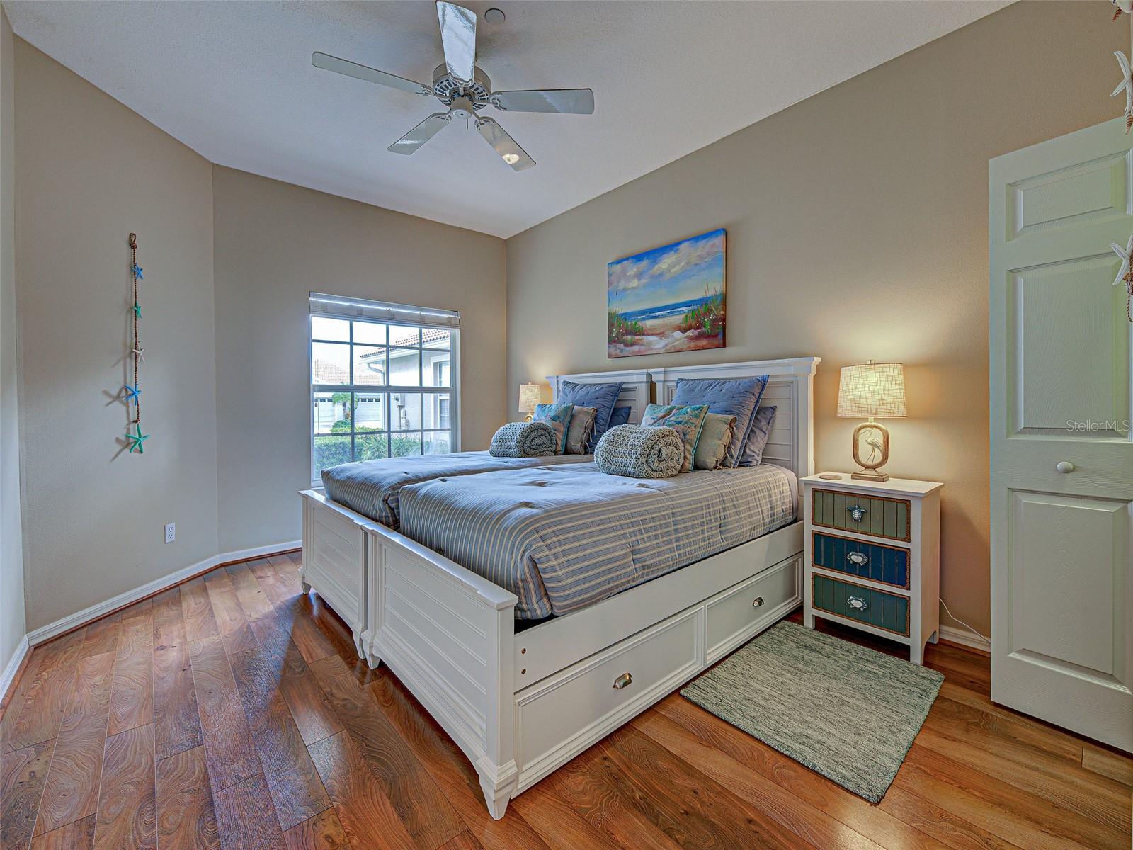 PELICAN POINTE GOLF & COUNTRY CLUB - Residential