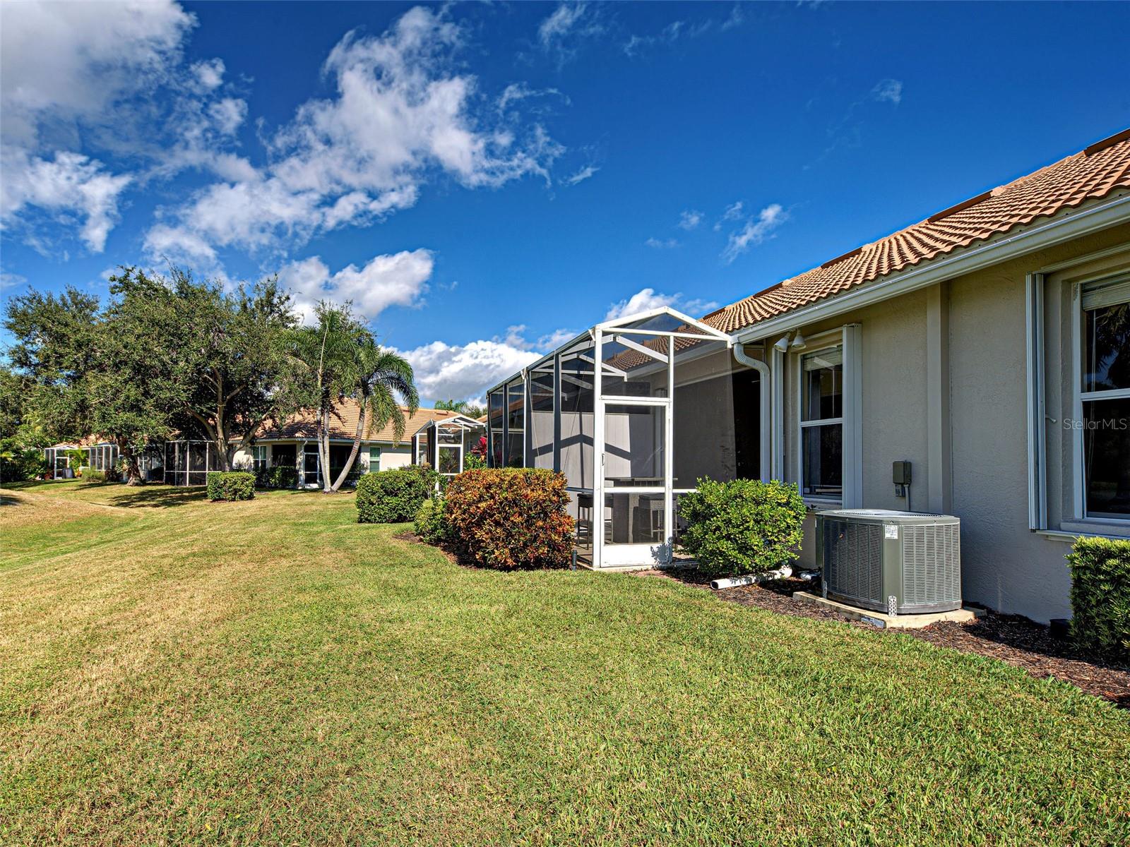 PELICAN POINTE GOLF & COUNTRY CLUB - Residential