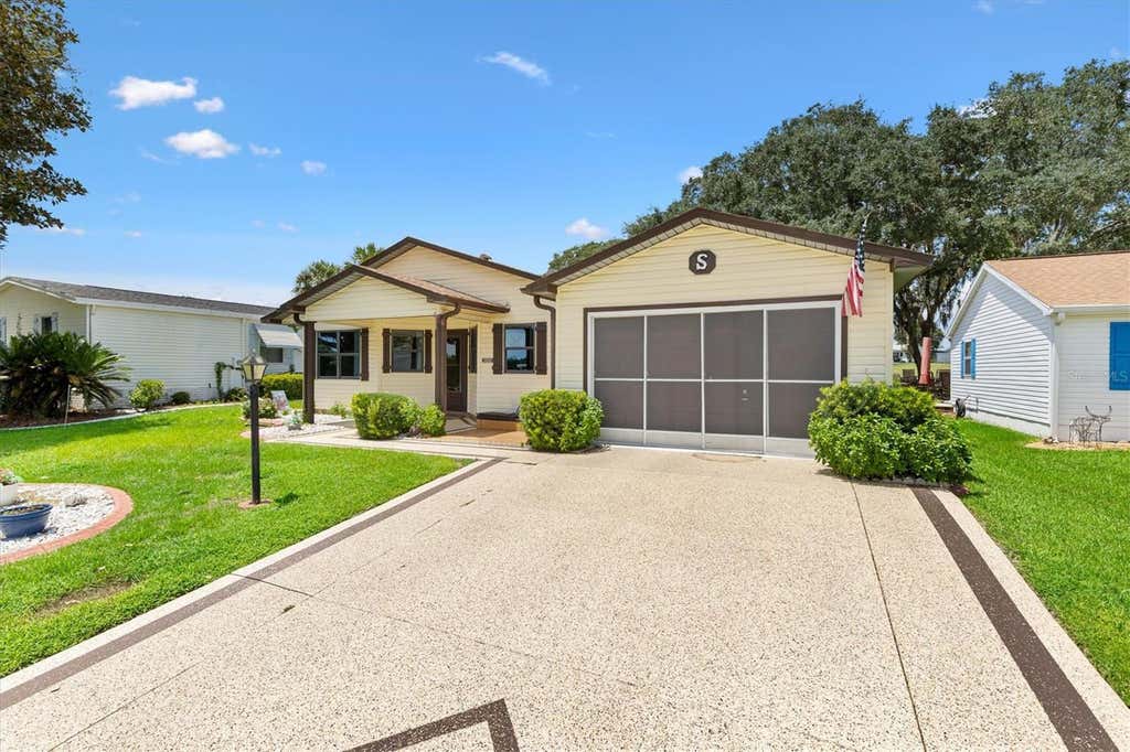 Photo of 1532 E Schwartz Boulevard, Lady Lake, FL 32159 (MLS # G5116448)