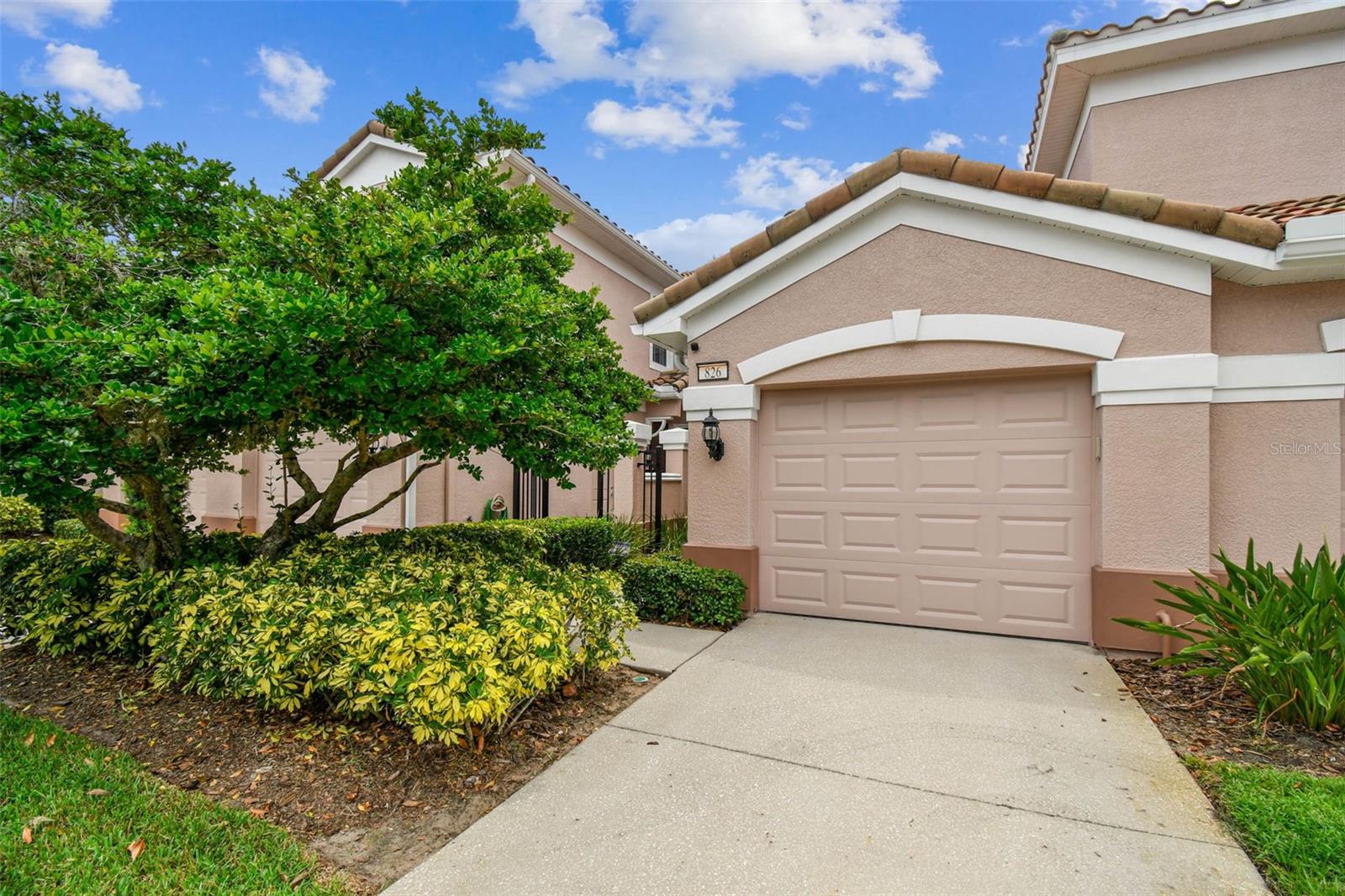 826 LANTERN WAY 103
