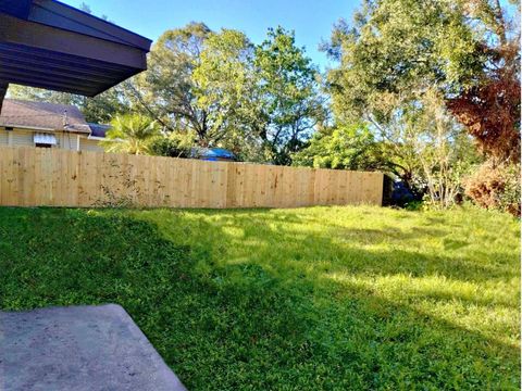 A home in LAKELAND