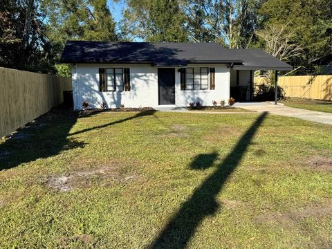 A home in LAKELAND