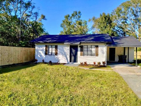 A home in LAKELAND