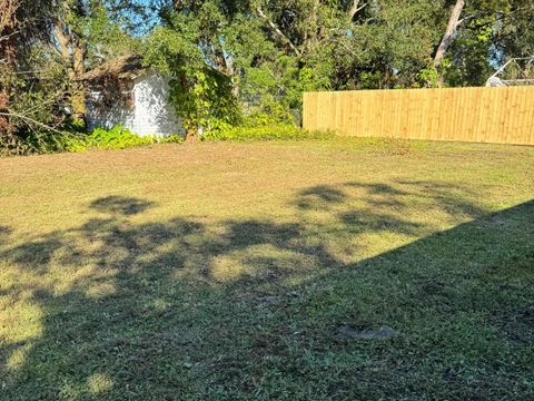 A home in LAKELAND