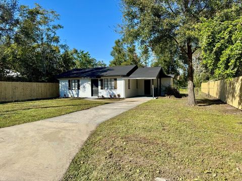 A home in LAKELAND