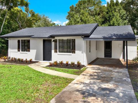 A home in LAKELAND