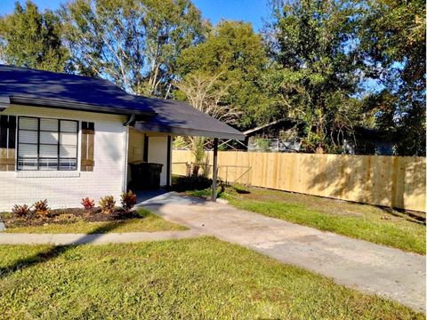 A home in LAKELAND