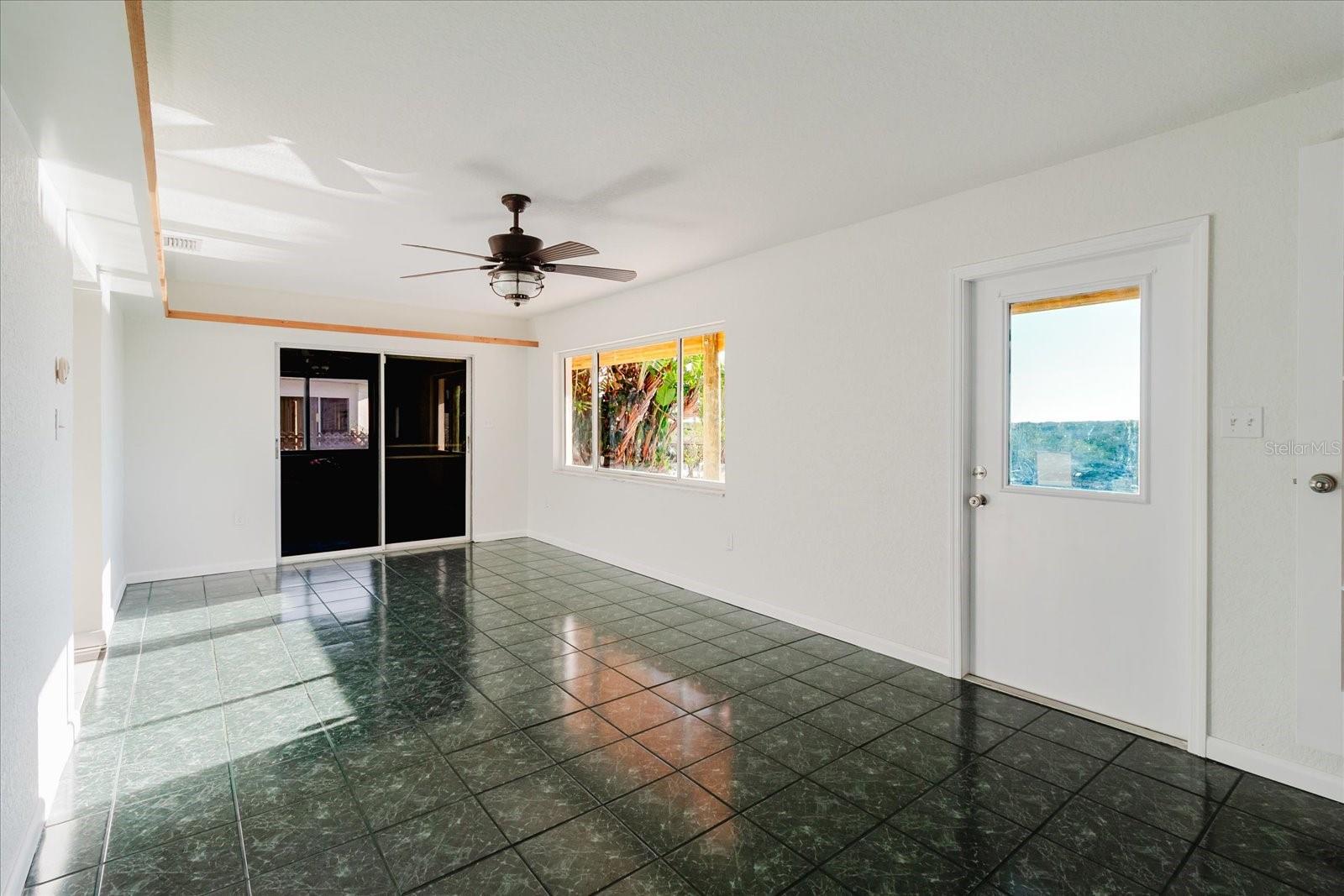 LEISURE BEACH - Residential