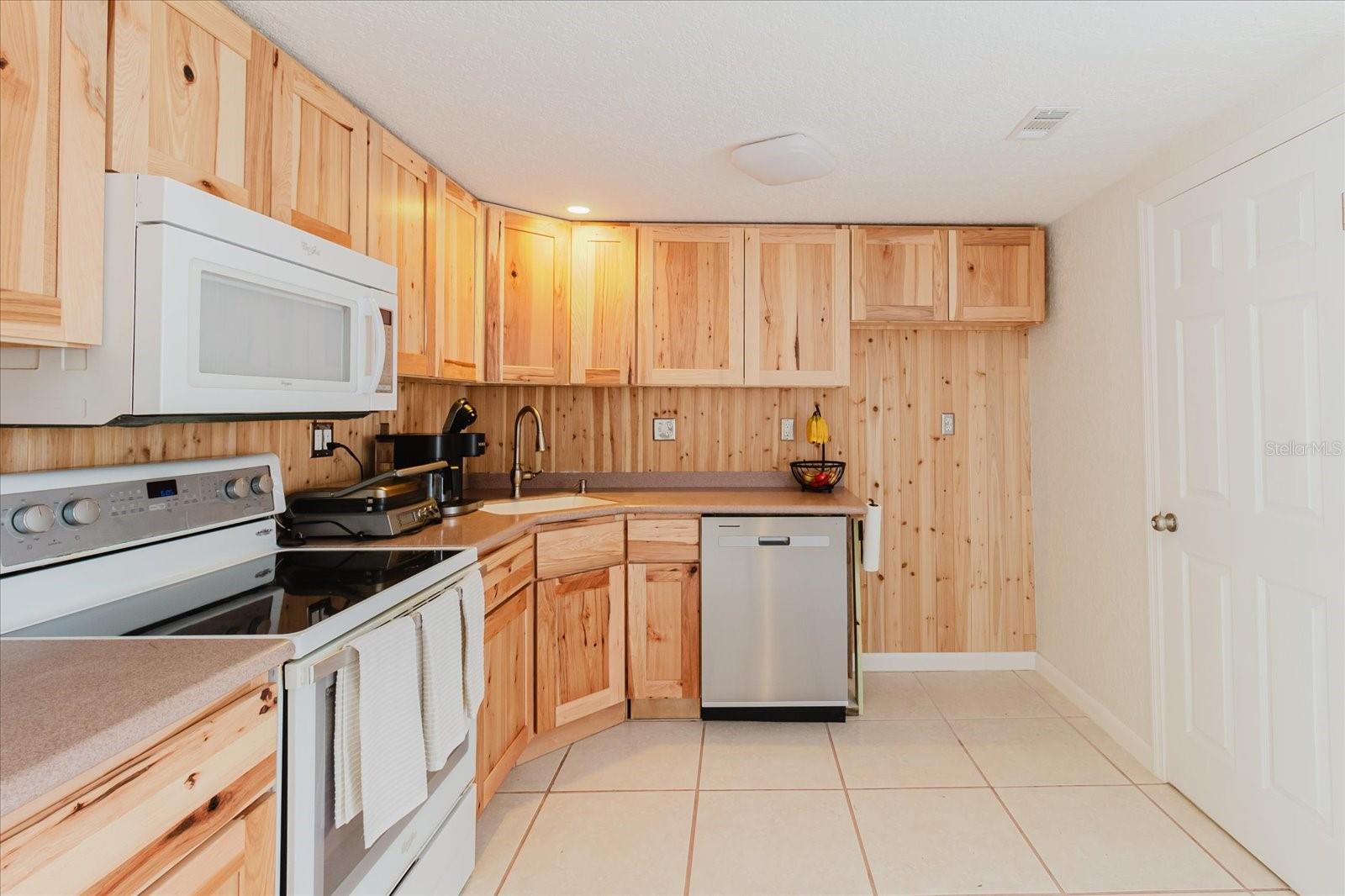 LEISURE BEACH - Residential