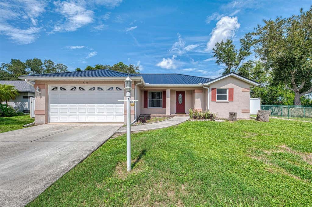 Photo of 9311 27th Avenue E, Palmetto, FL 34221 (MLS # A4702137)