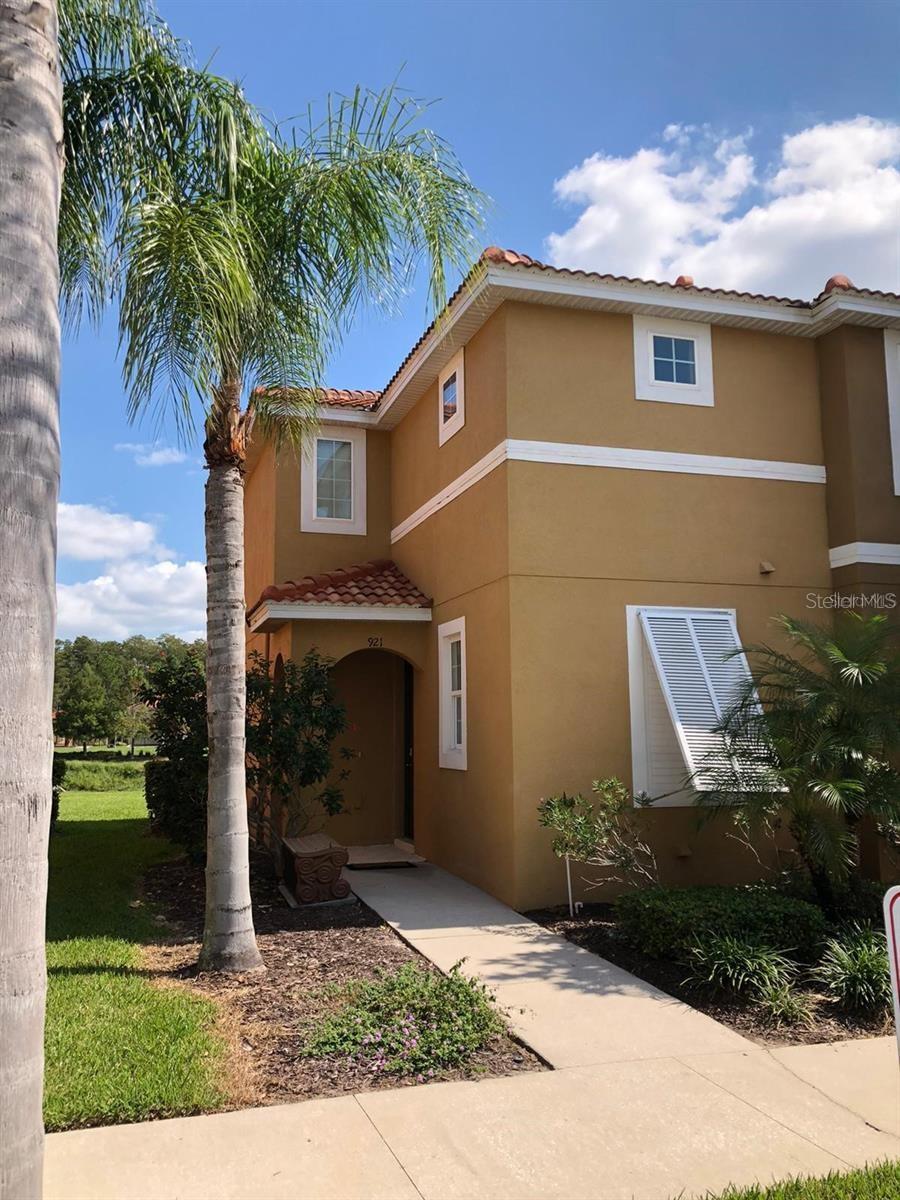 Photo of 921 Las Fuentes Drive, Kissimmee, FL 34746 (MLS # S5159841)