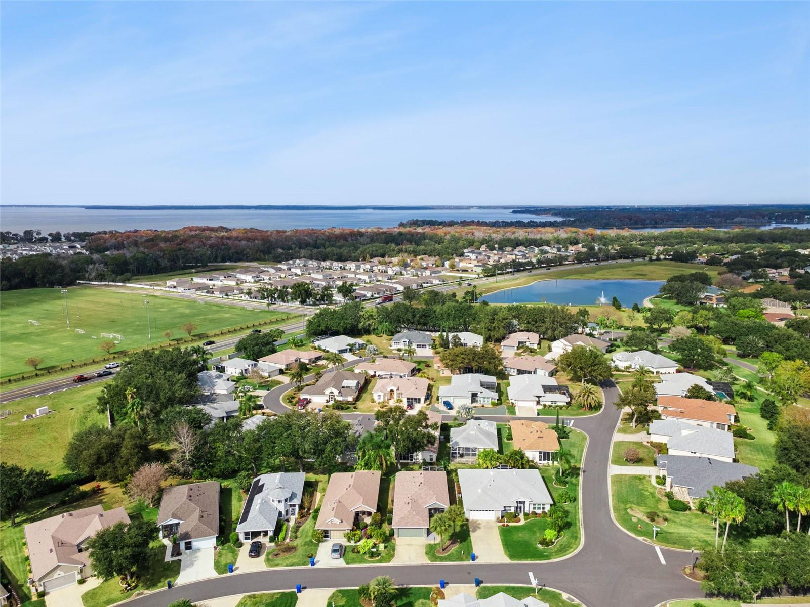 TAVARES ROYAL HARBOR PH 02 LT 179 - Residential