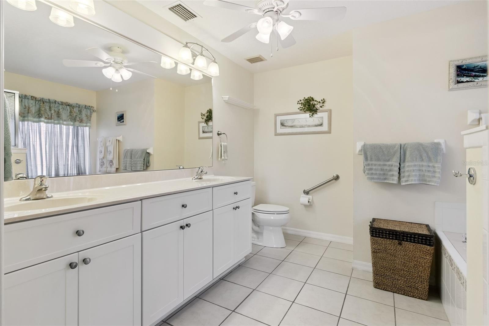 TAVARES ROYAL HARBOR PH 02 LT 179 - Residential