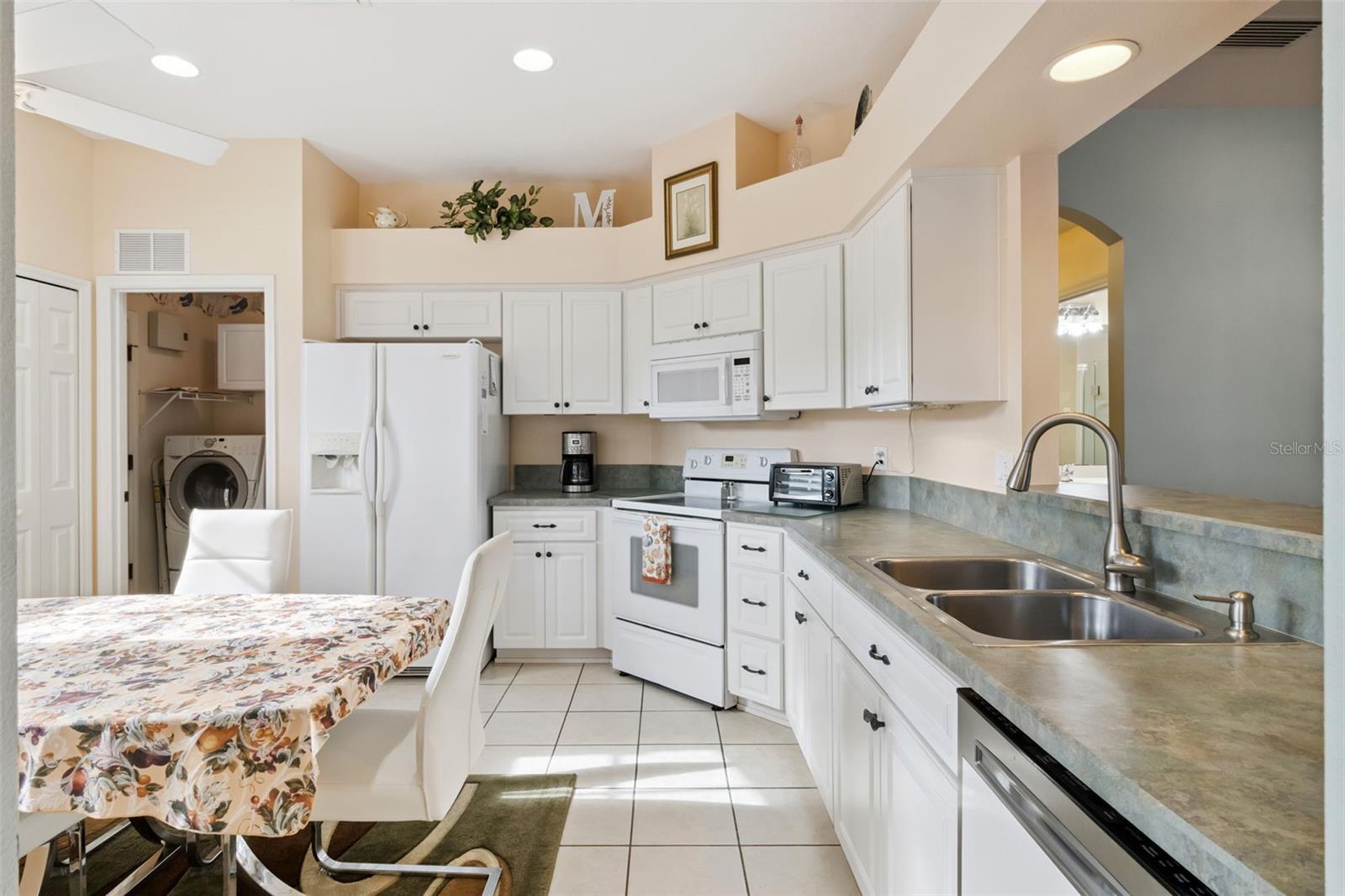 TAVARES ROYAL HARBOR PH 02 LT 179 - Residential