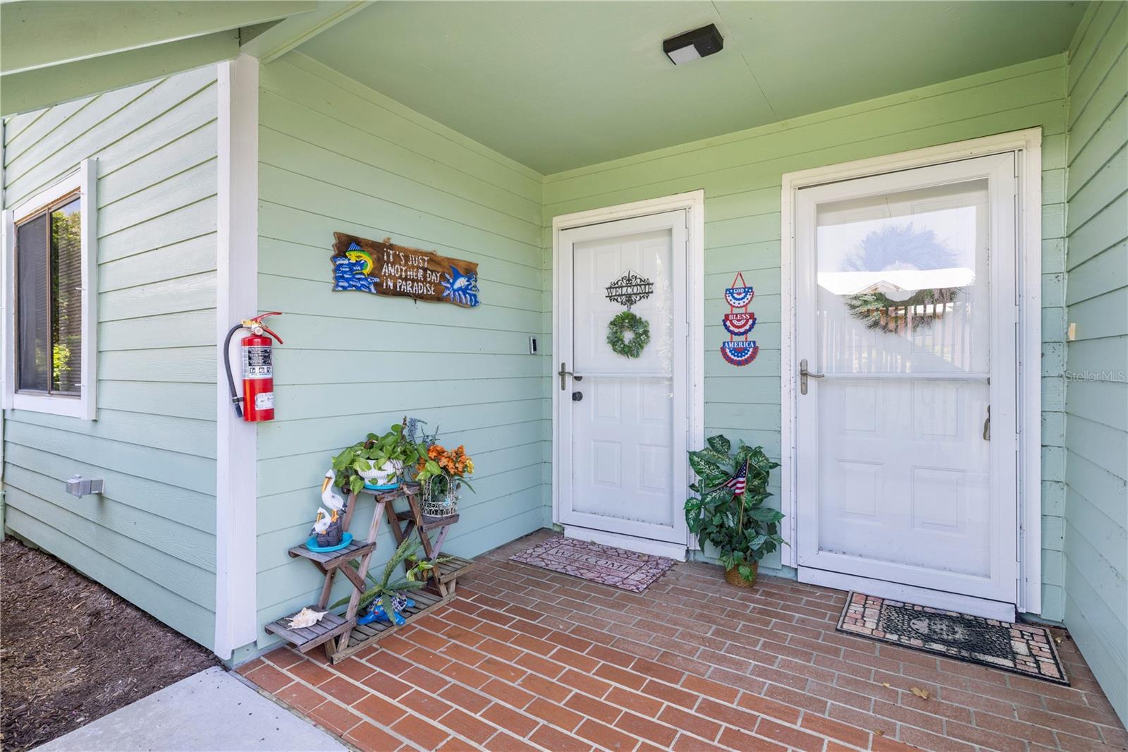 5725 PELICAN POINTE DRIVE 1, SEBASTIAN, FL, 32958/$254,999 2 5725 PELICAN POINTE DRIVE 1